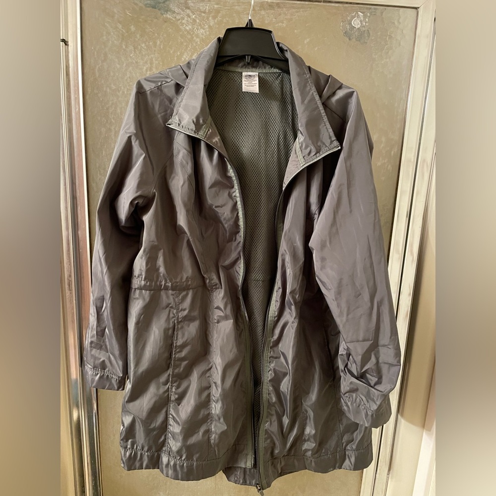 Green Athletic works XXL/2XL light rain jacket